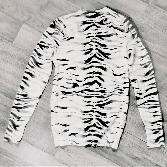 NWT Express Tiger Stripe Sweater - Picture 3 of 4